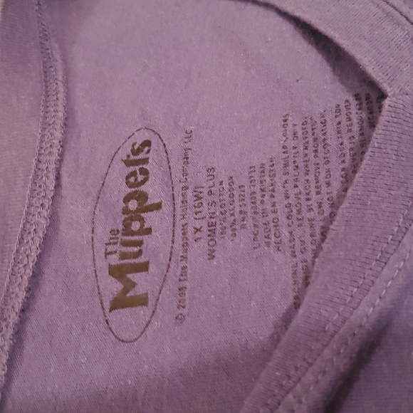 🥨6 for$20 Women's 1X Purple Muppet V-Neck Tee - Picture 3 of 3